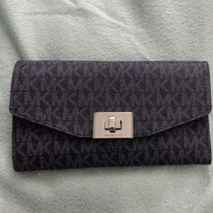 Michael Kors Signature Wallet